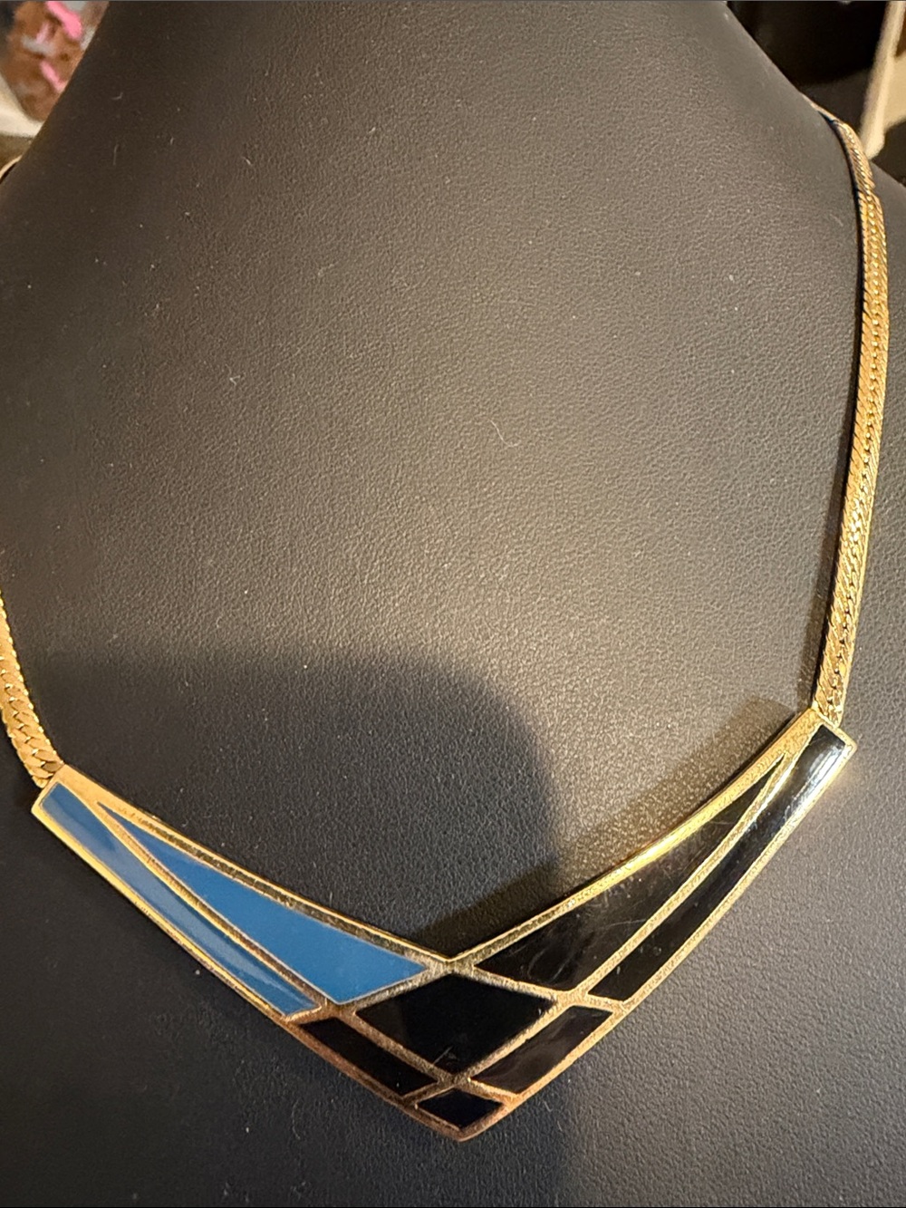 Vintage Avon Gold-Tone Black & Blue V-Shaped Enamel Necklace 18” like NEW